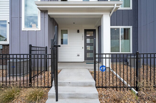 1837 S Poplar Ct in Denver, CO - Foto de edificio - Building Photo
