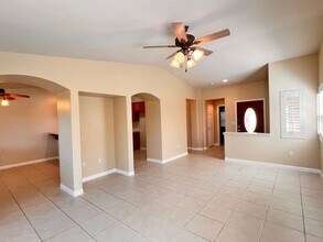 11904 Grecian Laurel St in Bakersfield, CA - Building Photo - Building Photo