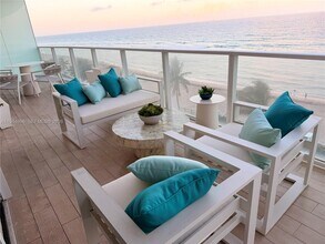 3951 S Ocean Dr in Hollywood, FL - Building Photo - Building Photo