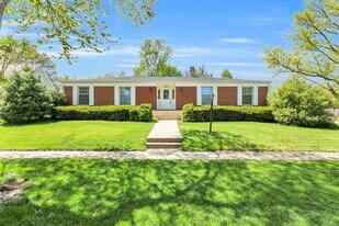 3201 Fawn Hill Ct in Urbana, IL - Building Photo