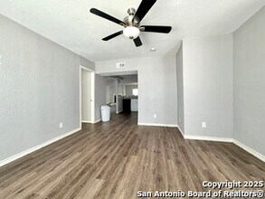 1611 La Manda Blvd in San Antonio, TX - Building Photo - Building Photo
