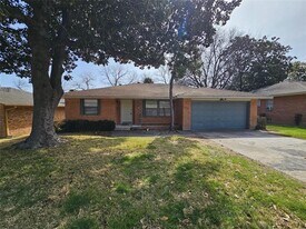 1016 Indian Creek Trail in Dallas, TX - Building Photo