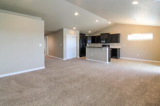 5714 Rio Grande Ln in Pasco, WA - Foto de edificio - Building Photo