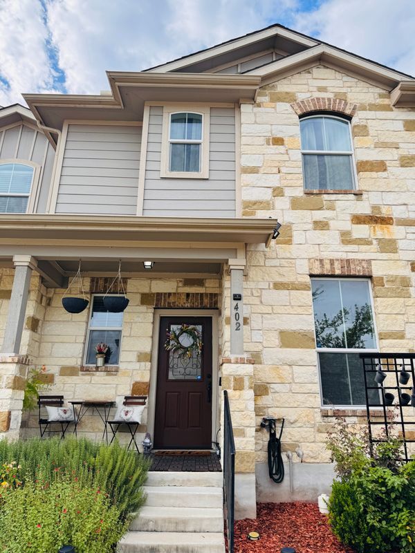 402 Crater Lake Dr in Pflugerville, TX - Building Photo - Building Photo