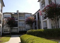 Building Photo - Carriage Court Apartamentos in Birmingham, Alabama