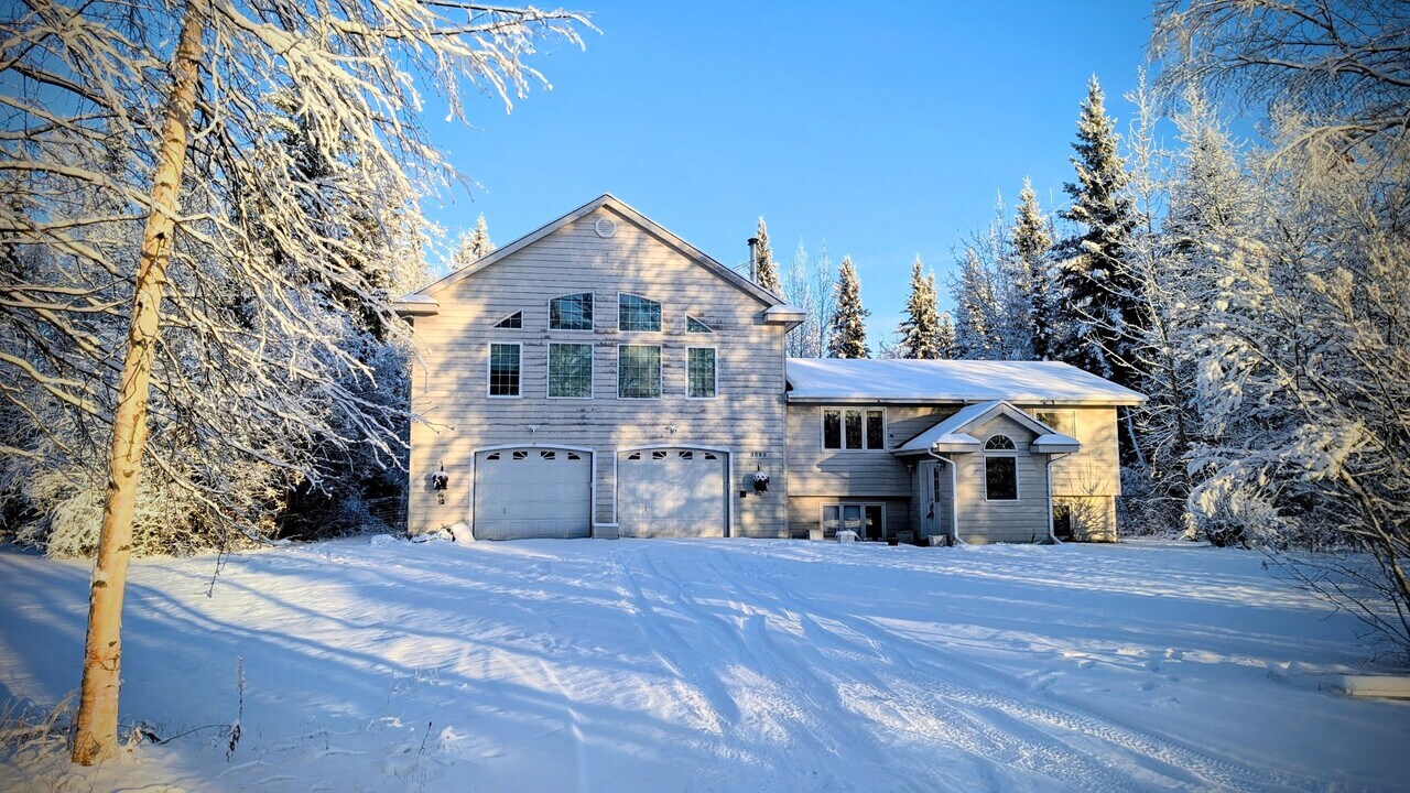 3580 Wildwood Dr in North Pole, AK - Building Photo