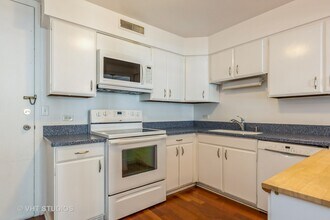 6007 N Sheridan Rd in Chicago, IL - Building Photo - Building Photo