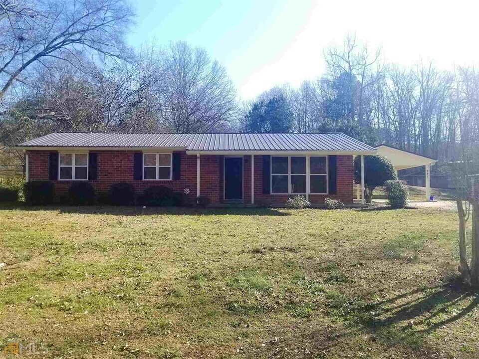 241 Duke St in Jefferson, GA - Foto de edificio