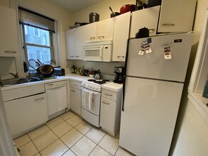 1665 Commonwealth Ave, Unit #10 in Boston, MA - Foto de edificio - Building Photo