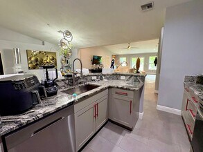 2450 SW Cameo Blvd in Port St. Lucie, FL - Building Photo - Building Photo