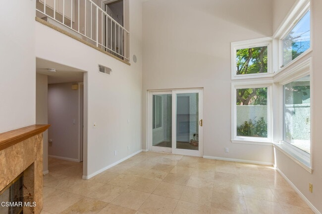 1047 Windmill Ln in Oak Park, CA - Building Photo - Building Photo