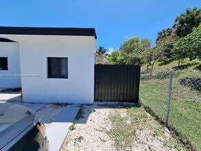 610 NW 111th St in Miami, FL - Building Photo - Building Photo