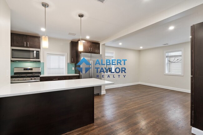 4 Chestnut Pl, Unit 4