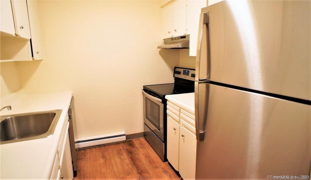 37 Ferris Ave in Norwalk, CT - Building Photo