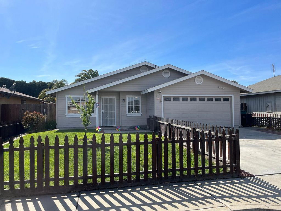 129 Keats Ave in King City, CA - Building Photo
