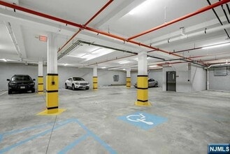 545 39th St, Unit 406 in Union City, NJ - Building Photo - Building Photo