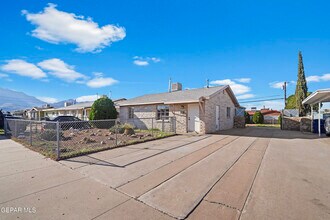 5017 Sierra Madre Dr in El Paso, TX - Building Photo - Building Photo