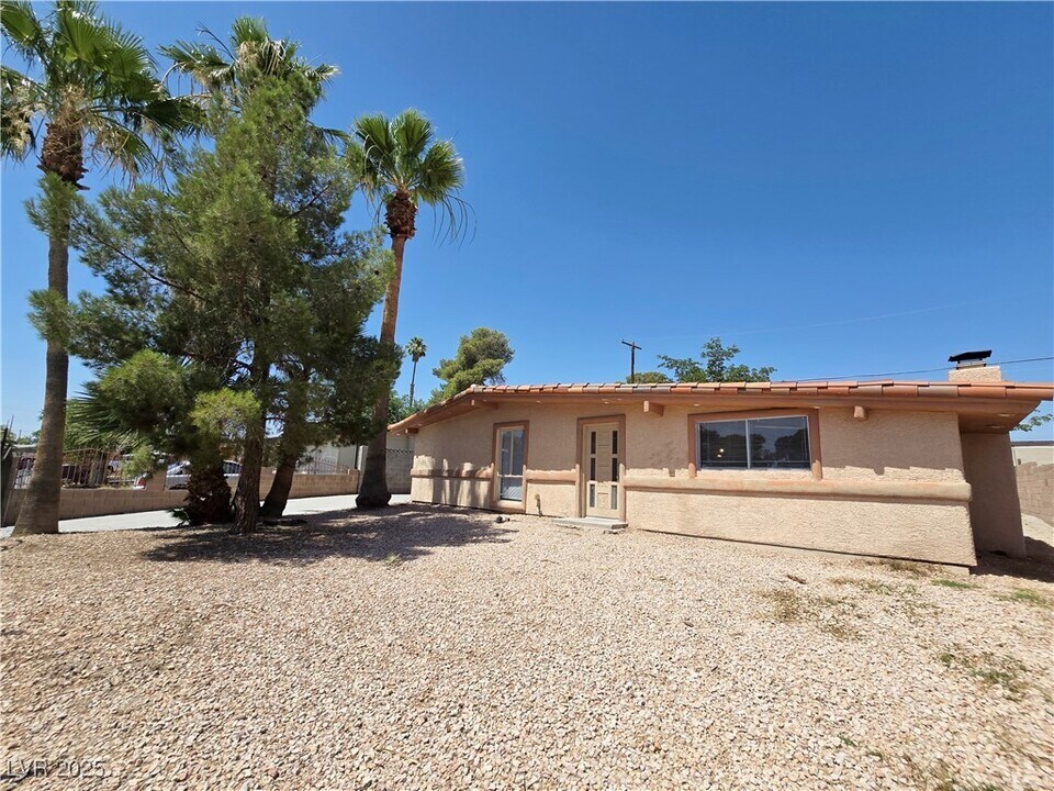 713 N 18th St in Las Vegas, NV - Building Photo