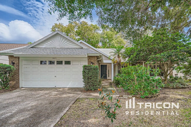 1671 Autumnwood St in Tarpon Springs, FL - Building Photo - Building Photo