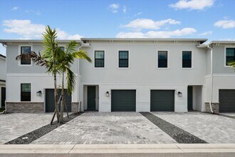 7638 SW Lucy Ln in Stuart, FL - Building Photo - Building Photo