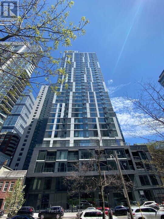 65-3065 Mutual St in Toronto, ON - Building Photo