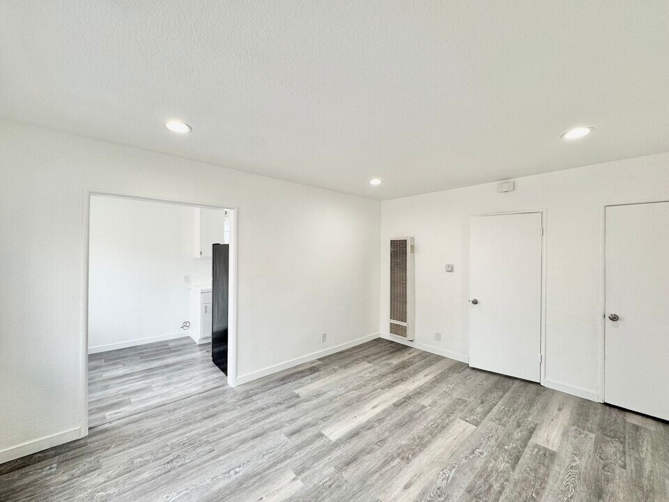 1917 W Martin Luther King Jr Blvd-Unit -8 in Los Angeles, CA - Building Photo