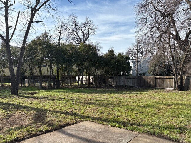 30 Oak Dr in Chico, CA - Building Photo - Building Photo