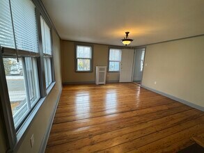 38 Park St, Unit B in Medford, MA - Foto de edificio - Building Photo