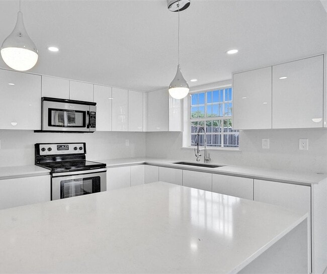 606 NW 107th Ave, Unit 2C in Miami, FL - Building Photo - Building Photo