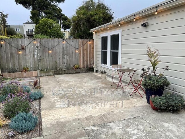 245a Brighton Ave in San Francisco, CA - Building Photo - Building Photo