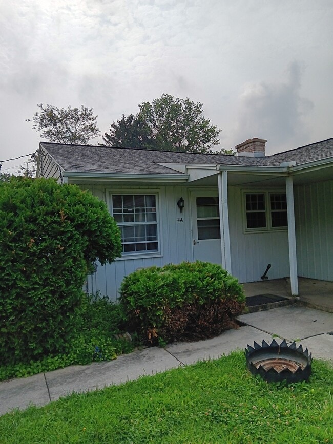 4 Hemlock Dr, Unit A