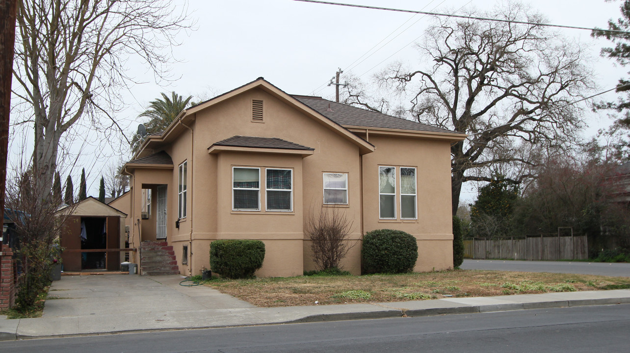 457 Walnut St in Woodland, CA - Foto de edificio