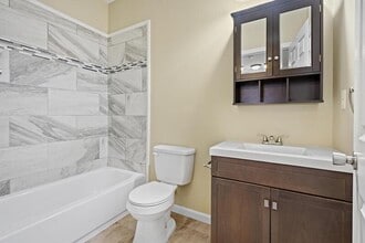 438 Elm St in Wyandotte, MI - Foto de edificio - Building Photo