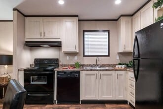 10415 Moon Mdw Ln in Tyler, TX - Building Photo - Building Photo