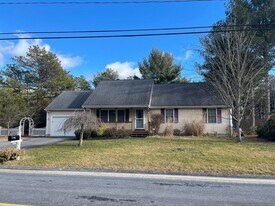 285 Charge Pond Rd in Wareham, MA - Building Photo