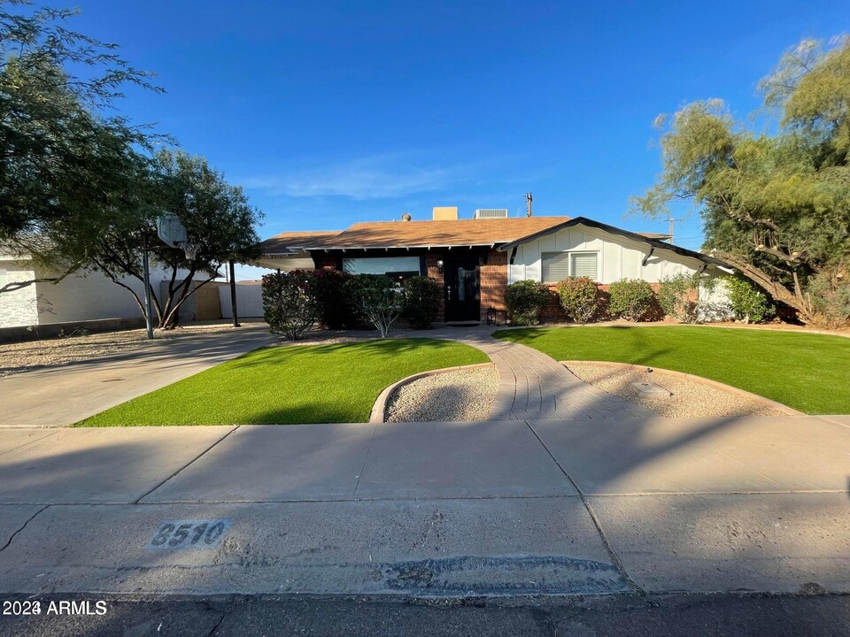 8510 E Sheridan St in Scottsdale, AZ - Building Photo