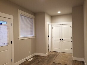 12984 SE Market St in Portland, OR - Building Photo - Building Photo