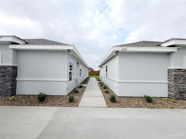2109 Davenport St, Unit 1 in Weslaco, TX - Building Photo - Building Photo