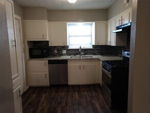 2830 7th Ave N in Texas City, TX - Building Photo - Building Photo