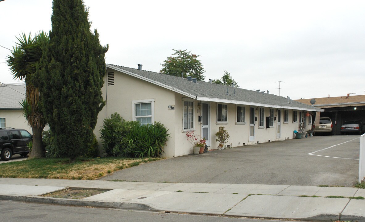 942 Di Giulio Ave in Santa Clara, CA - Foto de edificio