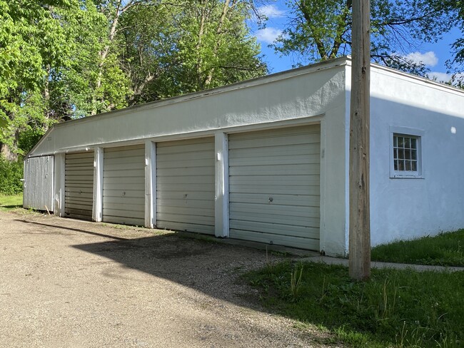 1215 St John Ave in Albert Lea, MN - Building Photo - Building Photo