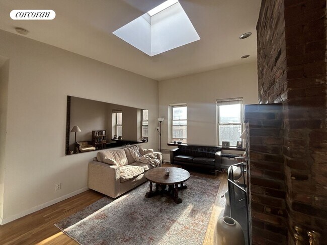 413 E 85th St in New York, NY - Building Photo - Building Photo