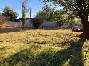 903 W 8th St in Quanah, TX - Building Photo - Building Photo