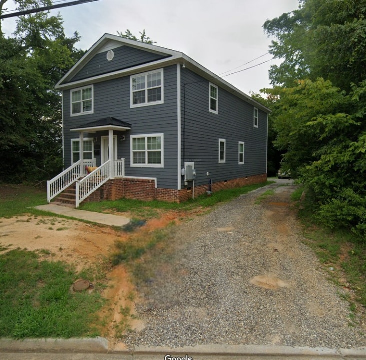 502 Longwood Ave in Farmville, VA - Foto de edificio