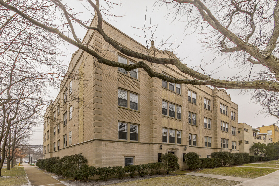 802 Dobson St in Evanston, IL - Building Photo