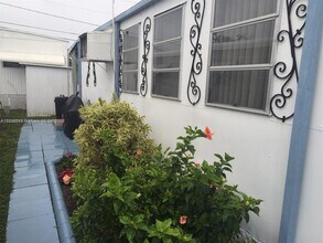 346 Maple St in Hallandale Beach, FL - Building Photo - Building Photo