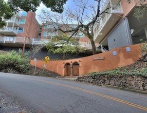 77 Bulkley Ave in Sausalito, CA - Foto de edificio - Building Photo