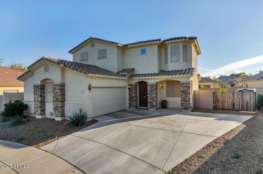 1428 E Branham Ln in Phoenix, AZ - Building Photo