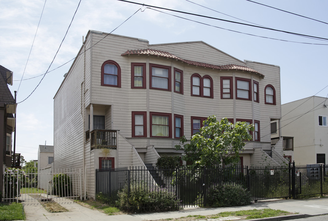 673 31st St in Oakland, CA - Foto de edificio