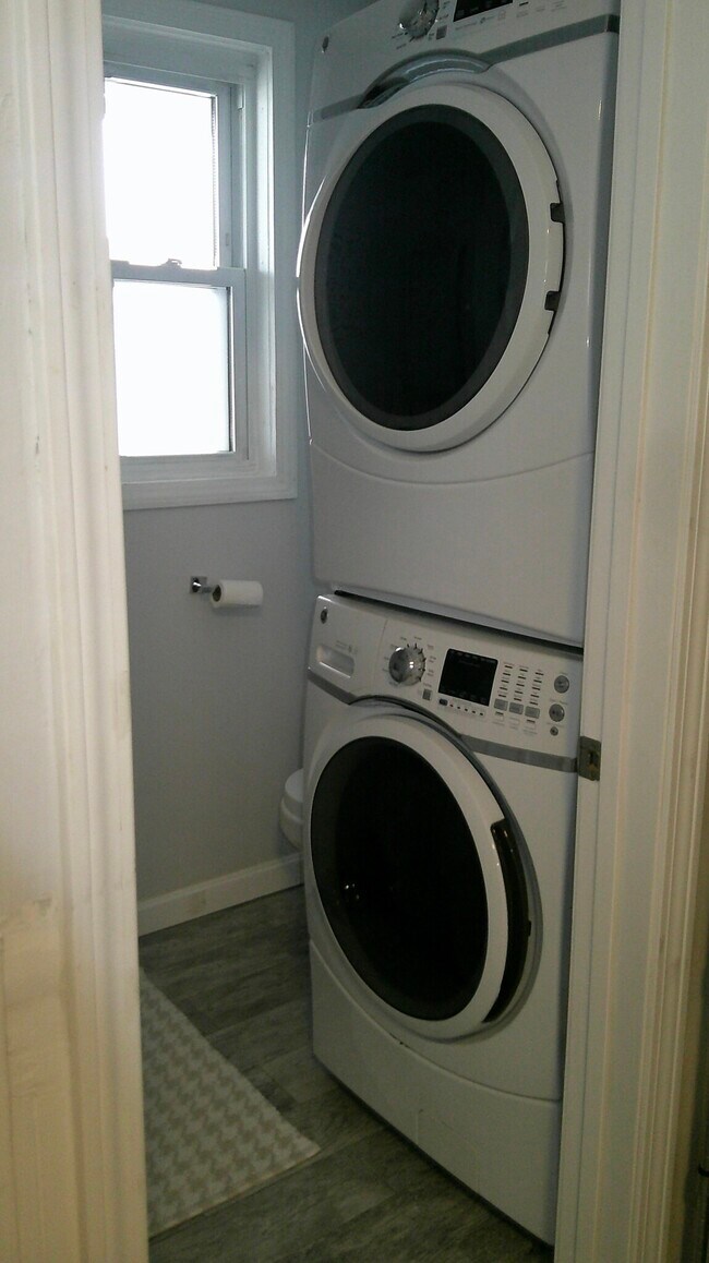 876 Adams St in Boston, MA - Building Photo - Building Photo